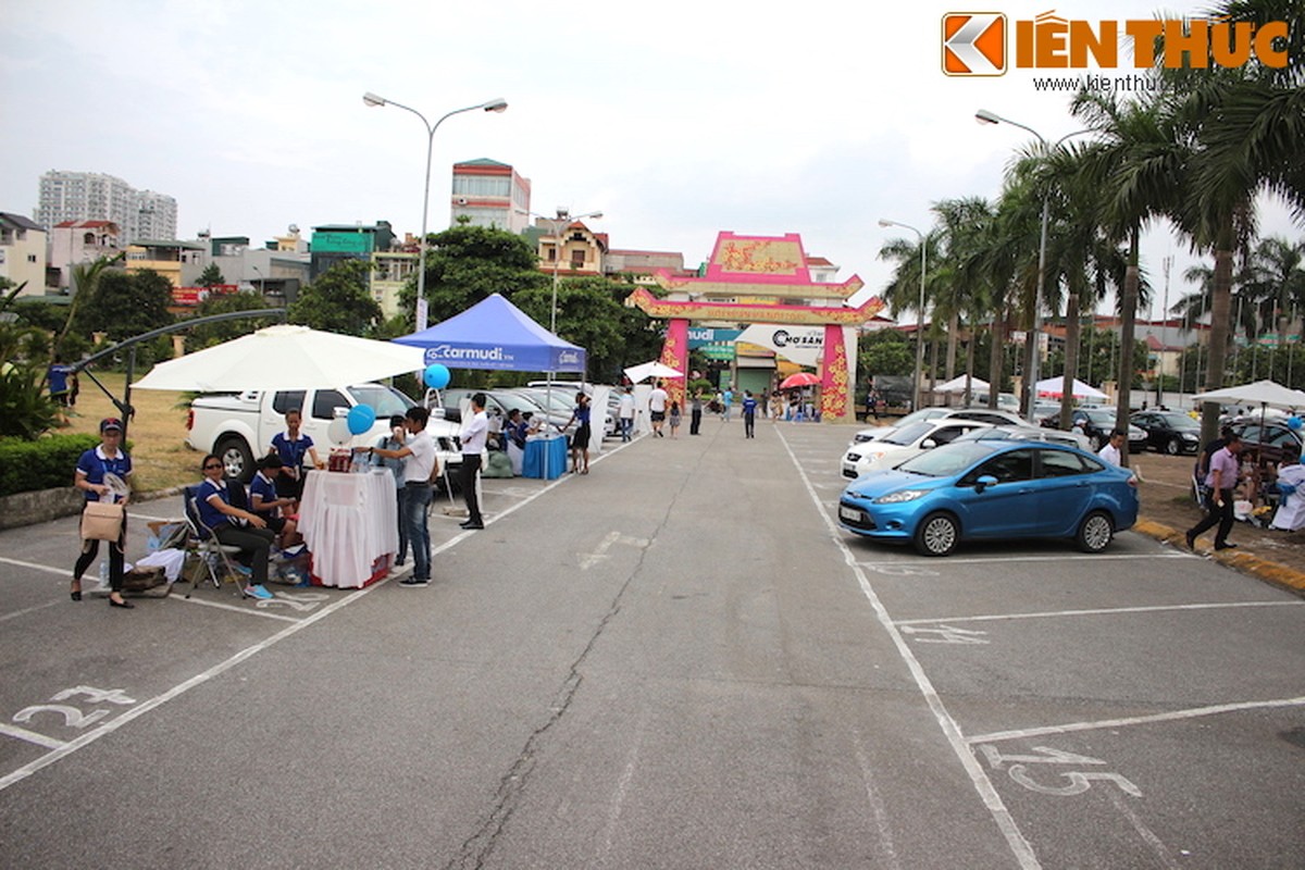 Hinh anh “Cho gioi” ban o to dau tien o Ha Noi-Hinh-2